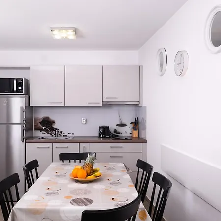 Apartment Mely Ražanac