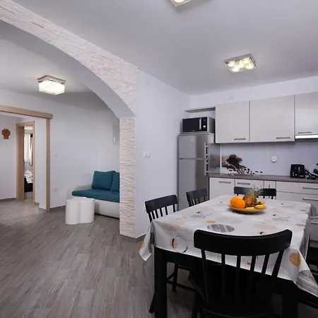 Apartment Mely Ražanac