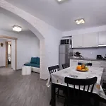 Apartment Mely Ražanac