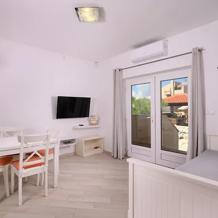 Apartment Mely Ražanac