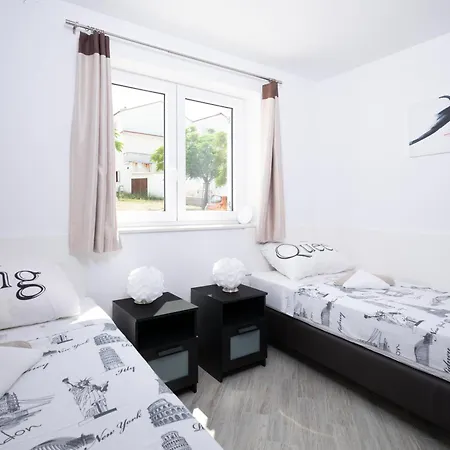 Mely Apartment *