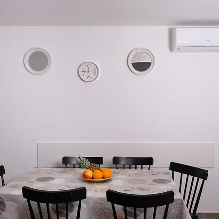 Mely Apartment *