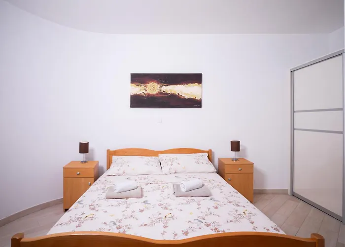 Mely Апартаменты Ражанац